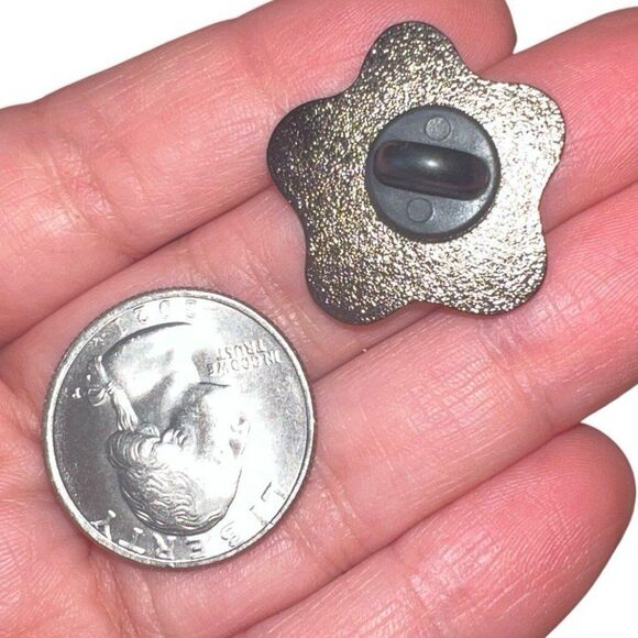 Spongebob Squarepants Smiley Pickle Enamel Pin - Picture 7 of 8